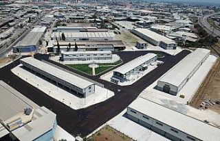 Mersin’deki mobilyacılar sitesinde asfalt çalışmaları...