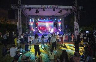 Mersinliler bayramda konsere doydu