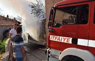 Metruk bina yangını korkuttu