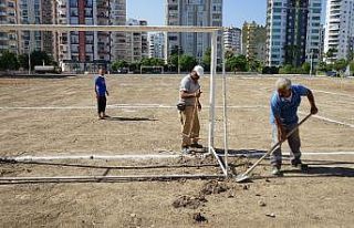 Mezitli Belediyesi, boş arsayı spor sahasına çevirdi