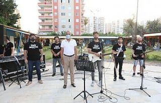 Mezitli Sanat Çarşısında Rock Denetim konseri
