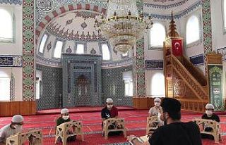 Minik hafızlar yetişiyor