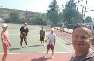 Minik tenisciler tecrübe edindi
