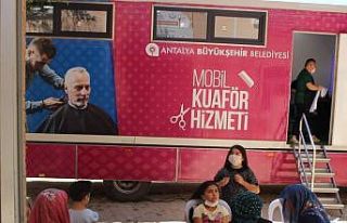 Mobil kuaför tırı Elmalı’da 331 vatandaşa hizmet...