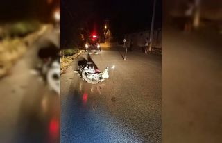 Motosiklet yayaya çarptı: 2 yaralı