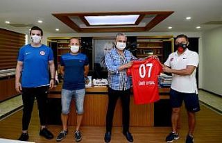 Muratpaşa’dan Antalyaspor’a destek sürüyor