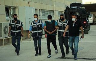 Müşterilerin gözü önünde cinayet işlemişti...