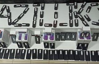 Nazilli’de 100 adet kaçak telefon ele geçirildi