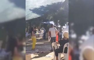 Ne maske ne mesafe; dansözlü düğünde oynayan...