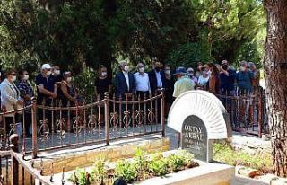 Oktay Akbal mezarı başında anıldı