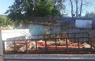 Okul bahçesinden teleskopik demir kalıpları çaldılar