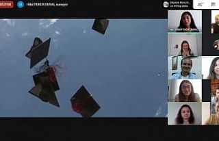 OMÜ psikoloji mezunları onlineda kep fırlattı