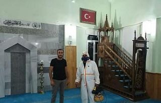 Örnek muhtar camileri kendi imkanları ile dezenfekte...