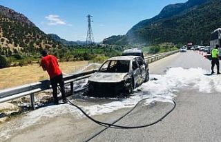 Osmancık’ta seyir halindeki araç yandı