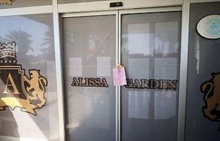Otel mühürlenince çalışanlar eylem yaptı, sahibi...