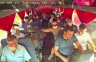Otobüsün kırmızı ışıkta bekleyen araçları...