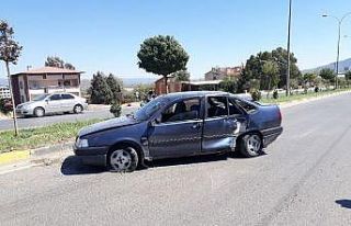 Otomobil elektrik direğine çarptı: 1 yaralı
