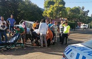 Otomobil ile hafif ticari araç çarpıştı: 6 yaralı