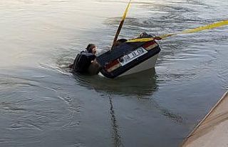 Otomobil sulama kanalına devrildi, 2 kişi boğuldu