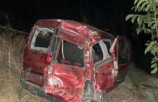 Otomobil uçuruma yuvarlandı: 1 ölü, 1 yaralı