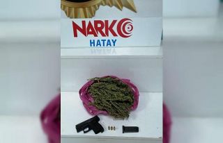 Otomobilden uyuşturucu ve tabanca çıktı: 2 gözaltı