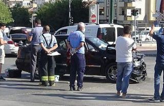 Otomobille ticari araç çarpıştı: 5 yaralı