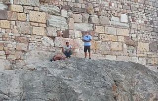 (Özel) Foça Kalesi’nde nefes kesen kurtarma operasyonu
