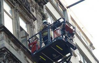(Özel) İstiklal Caddesi’nde itfaiyenin çalışmasını...