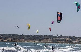 (Özel) Kite sörf meraklıları Gökçeada’da buluşuyor