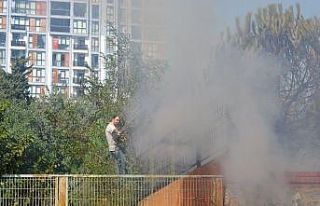 (Özel) Pendik’te yangını söndürmek için pazarcılar...