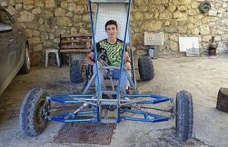 Pandemi sürecinde evde sıkılan liseli genç, su...