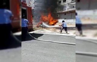 Park halindeki otomobil alev alarak küle döndü