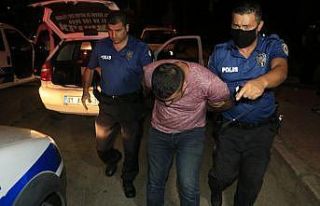 Polisin ‘dur’ ihtarına uymayan otomobil kovalamaca...