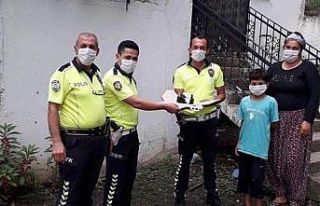 Polislere Hayranlık Duyan Minik Selman’a Doğum...