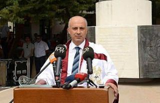 Rektör Çamsarı’dan üniversite personeline sosyal...