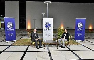 Rektör Savaşan üniversite adayı öğrencilerle...