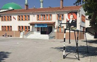 Sakarya İlkokulunda yıkım tamamlandı, sıra temel...