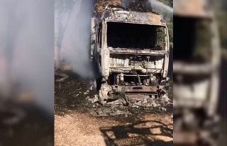 Saman yüklü tır alev aldı, araç küle döndü