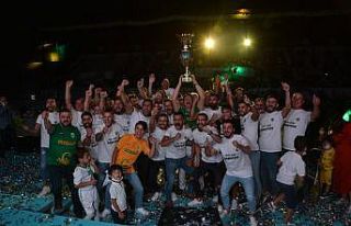 Şampiyon Korkutelispor, kupasını törenle aldı