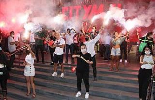 Samsun’da AVM’de coşku dolu Zafer Bayramı kutlaması