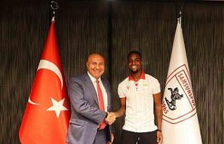 Samsunspor yıldız futbolcu ile sözleşme imzaladı