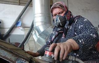 Sanayinin Meryem teyzesi erkeklere taş çıkartıyor