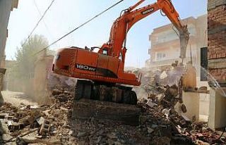 Şanlıurfa’da kaçak yapılar yerle bir edildi