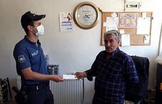 Sarıkamış’ta polis maske dağıttı