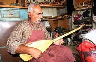 Saz aşkıyla yanıp tutuşuyor