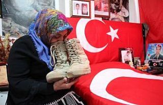 Şehit ailesi oğullarından kalan hatıraların kokusuyla...