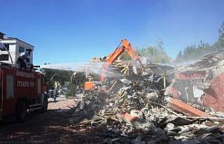 Şehit Nusret Parkı hizmet binası yıkıldı