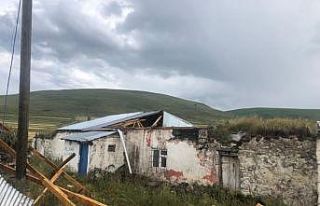 Sel, hortum Ardahan’da hayatı felç etti