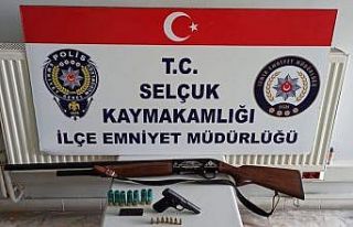Selçuk İlçe Emniyet Müdürlüğü ekipleri denetimlerini...