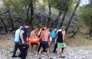 Selfie çekmek isterken kayalıklardan düştü, ekipler...